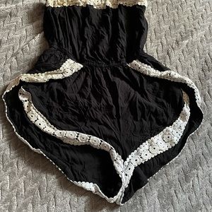 XXXS Black and white lace Romper